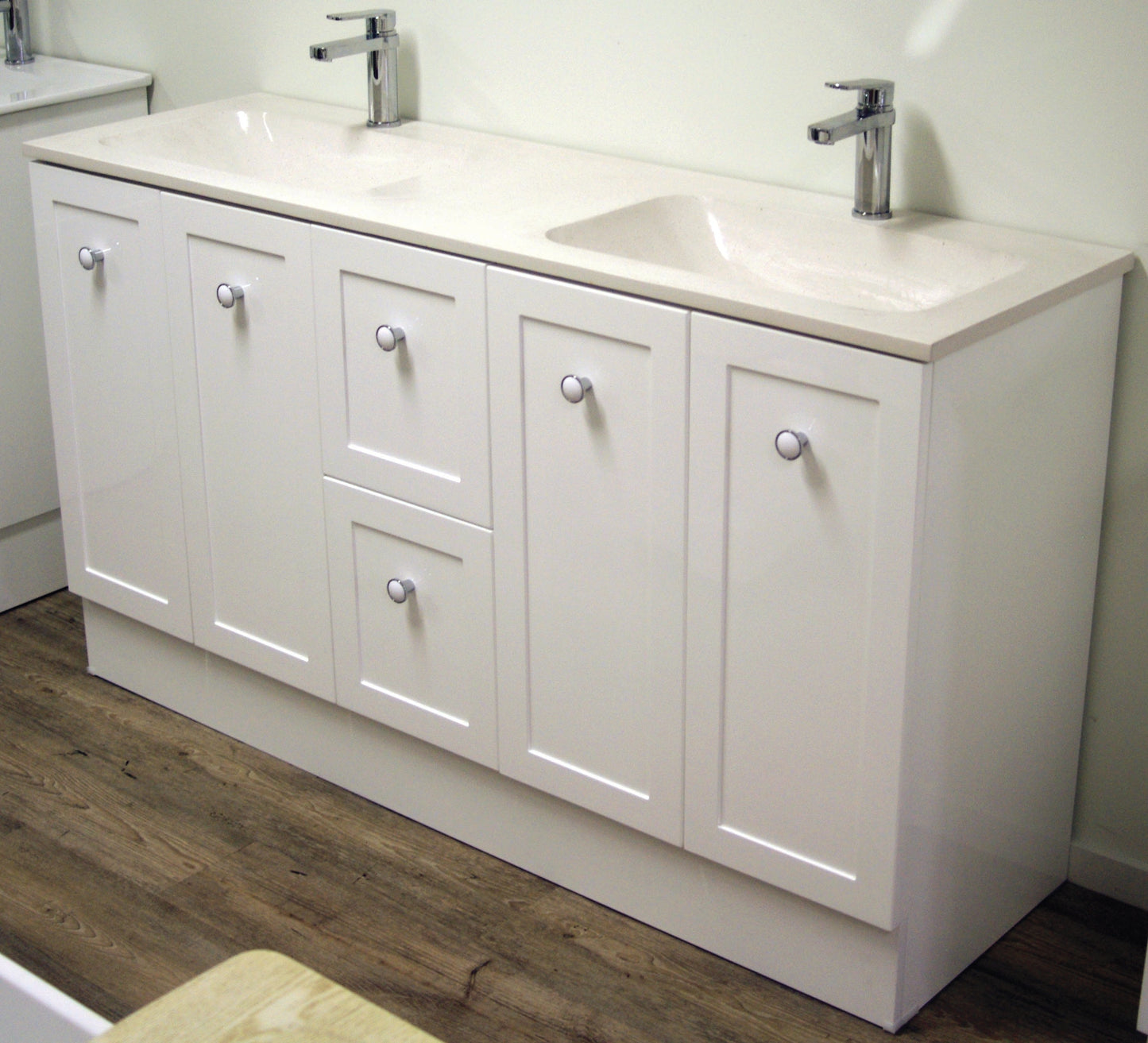 HAMPTON 1500 Vanity, Double Bowl, Ceramic Top